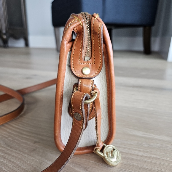 Dooney & Bourke Leather Crossbody Bag EUC - Picture 3 of 16